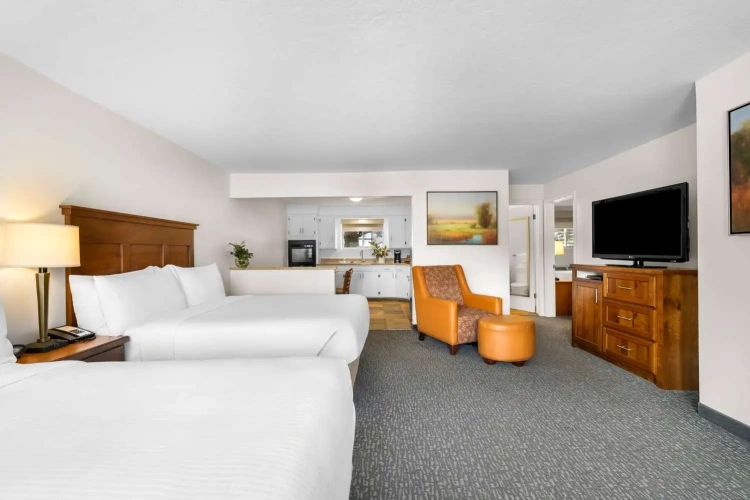 2 Bedrooms Sextuple Suite with river view