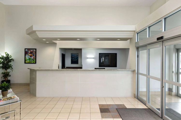 Super 8 by Wyndham St-Jerome photo 17
