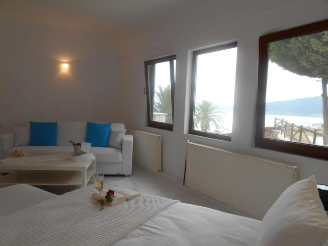 Kinira Beach Hotel