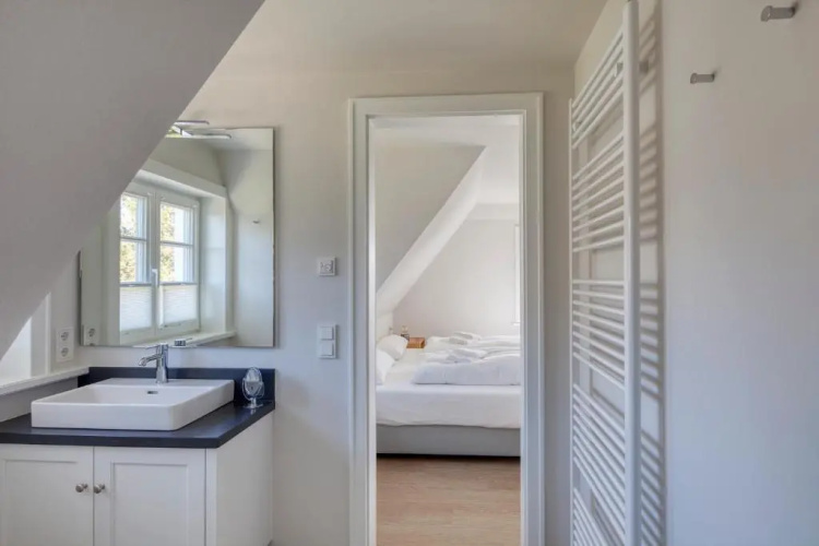 Rantum Dorf - Ferienappartments im Reetdachhaus 3 & 4