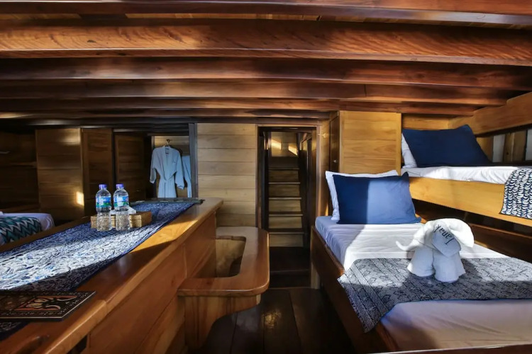 Tanaka LiveaboardOver view