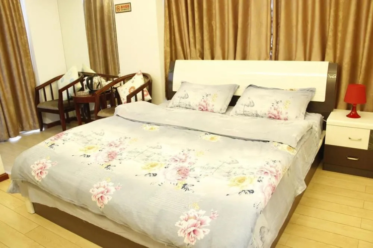 Chengdu Little Home Hotel Aparment