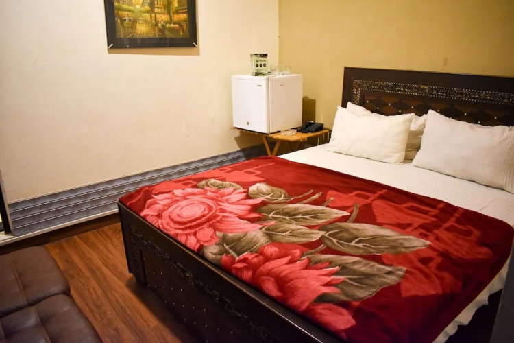 Grand One Hotel Faisal Town