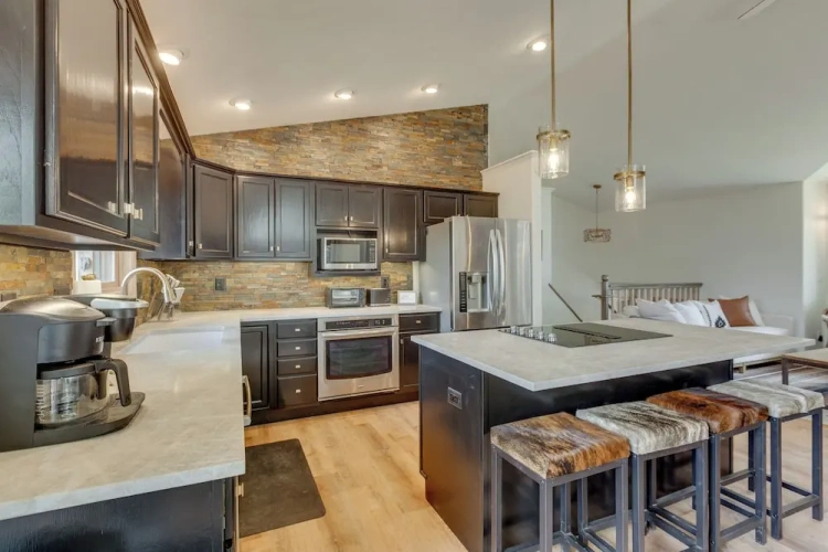 4 Bedrooms Cottage