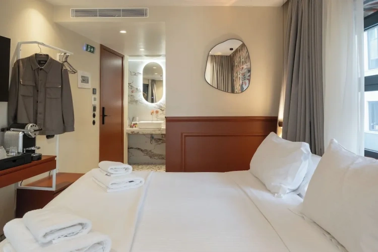 Standard Double room with balcony and with city view
