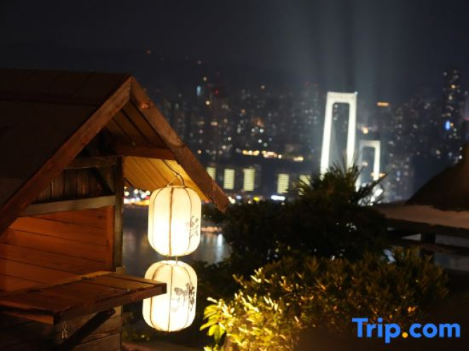 Four rooftop garden youth hostels