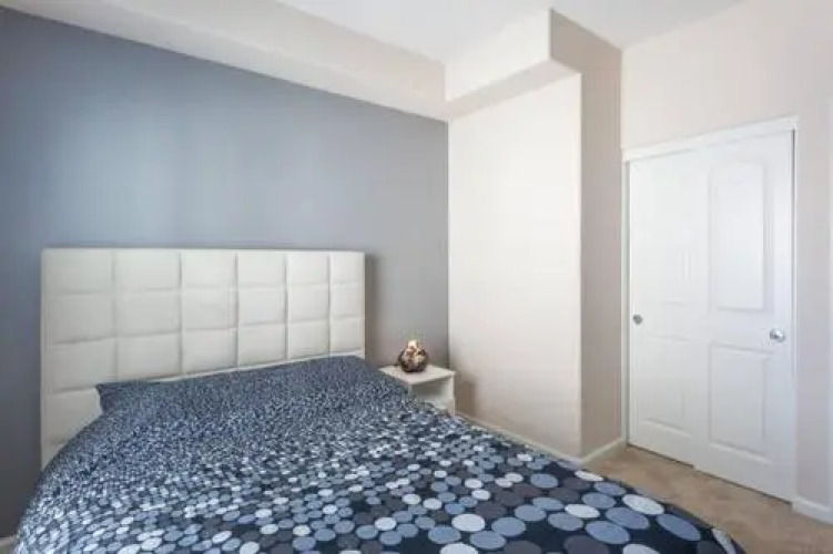 Luxury Apartment Near The Grove - Image 7