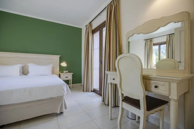 Aliathon Ionian Hotel