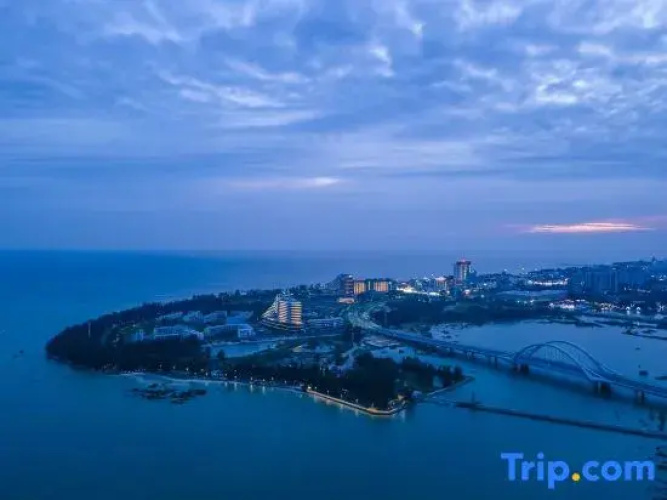 HUALUXE Hotels and Resorts BEIHAI SILVER BEACH RESORT