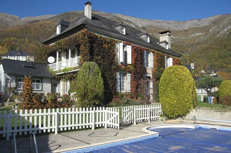 Maison Mayou