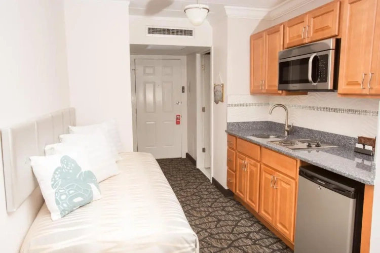 Standard Triple room