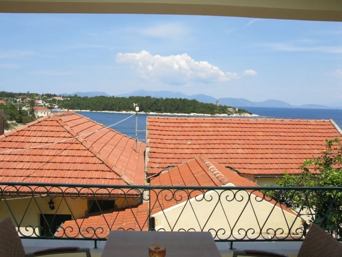 Studio with balcony and with partial sea view