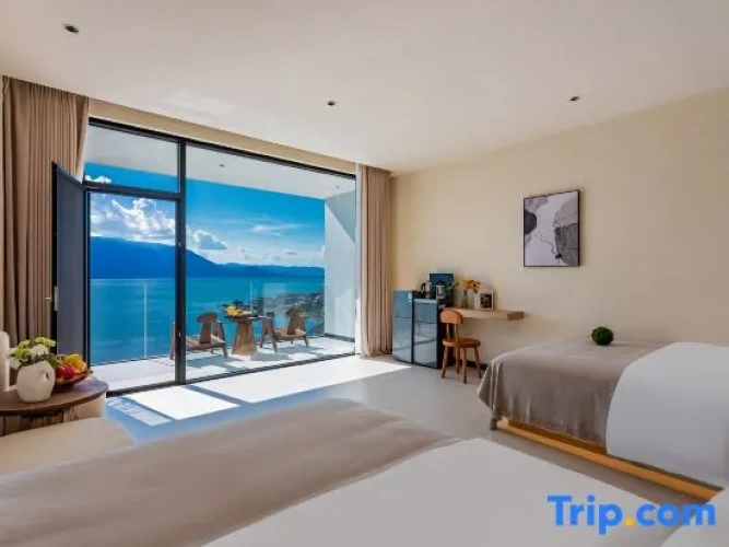 Standard Twin room with view