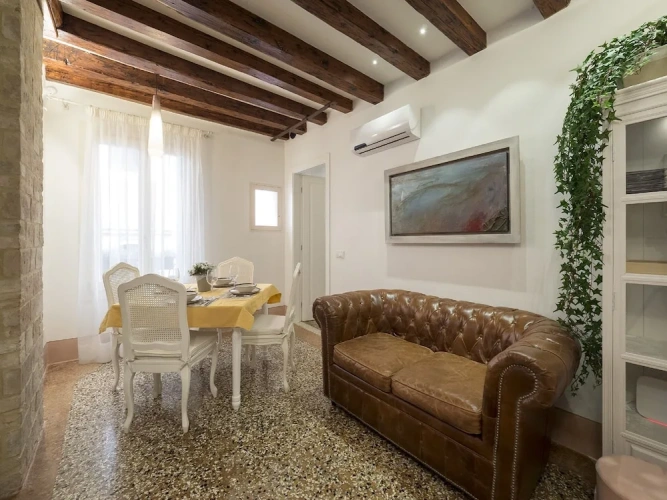 2 Bedrooms Apartment