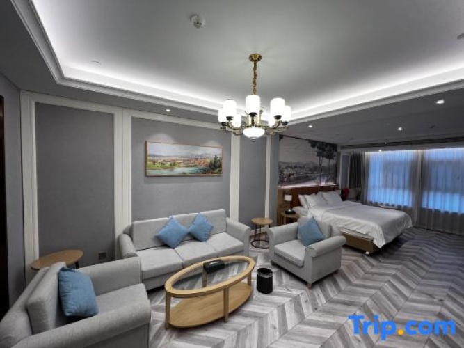 Deluxe Suite