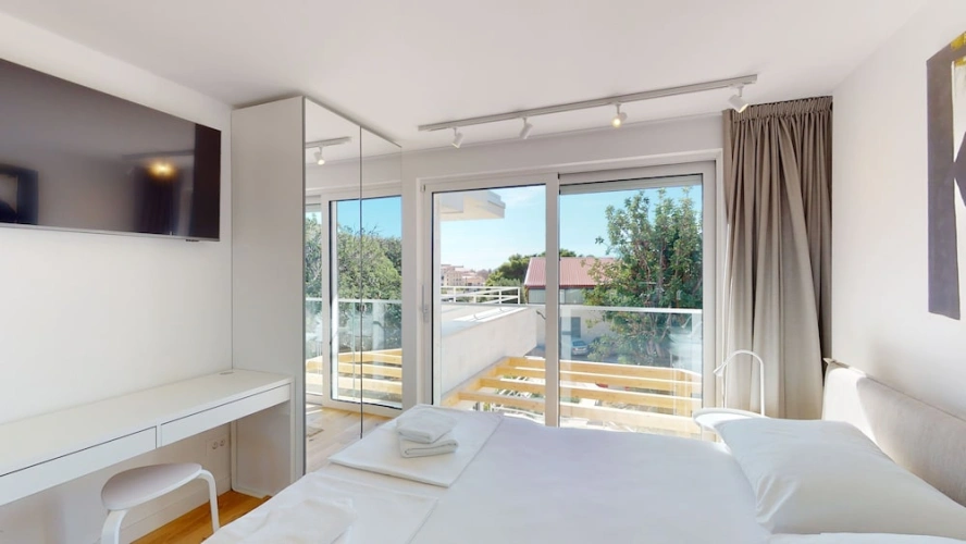 1 Bedroom Premium Apartment with park view