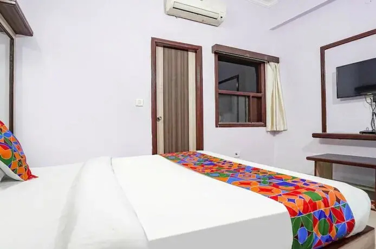 Fabhotel White Castle
