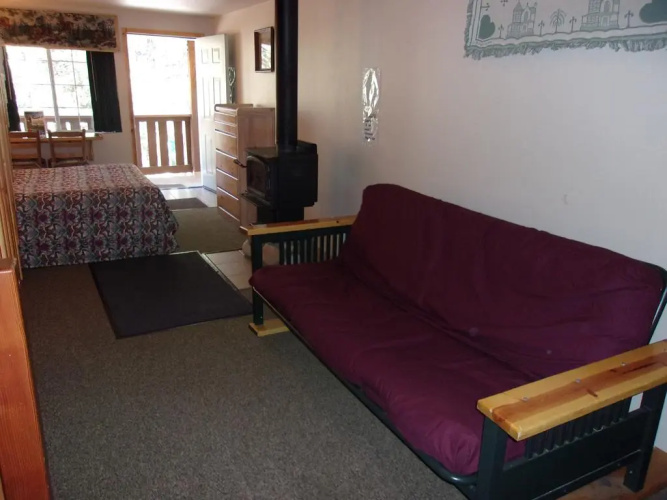 Honey Bear Lodge & Cabins
