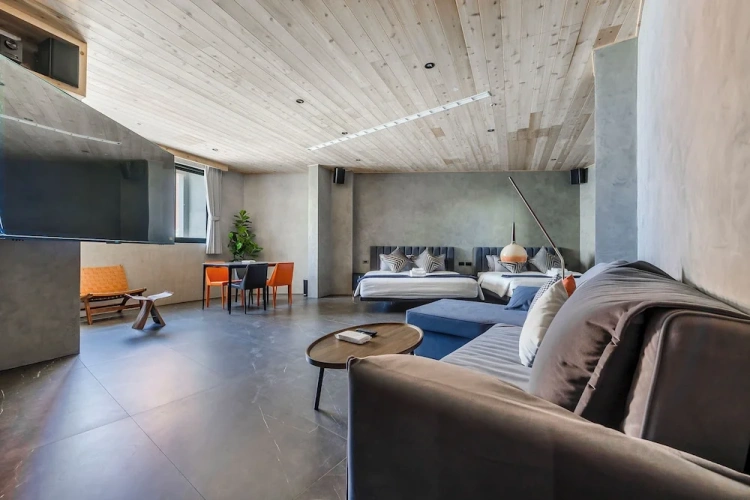 4 Bedrooms Cottage