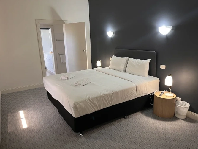 6 Bedrooms Bed in Dorm