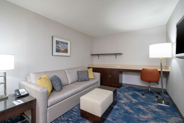 Embassy Suites by Hilton Alexandria Old Town photo 17