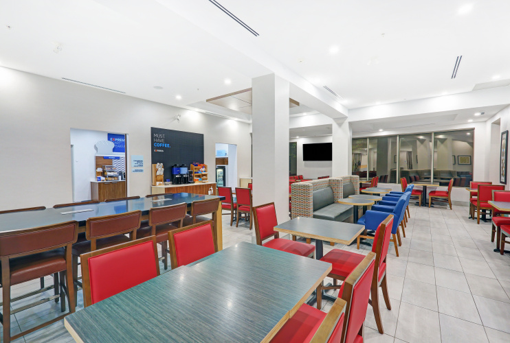 Holiday Inn Express & Suites Woodstock South photo 20