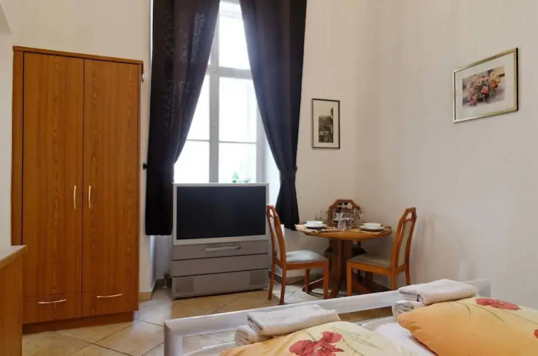Flatprovider - Cosy Central Apartment