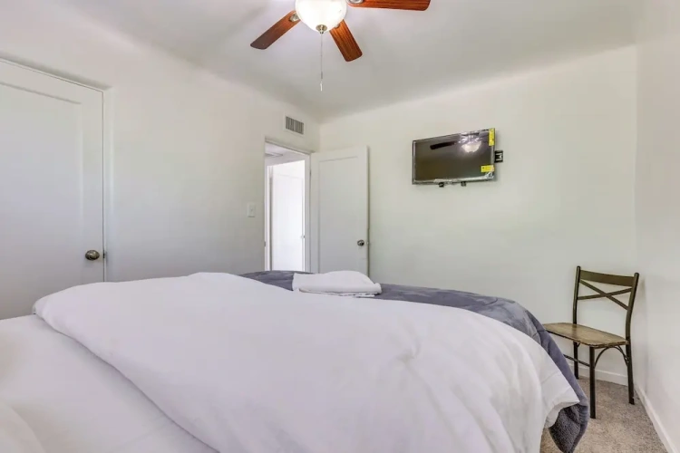 2 Bedrooms Apartment