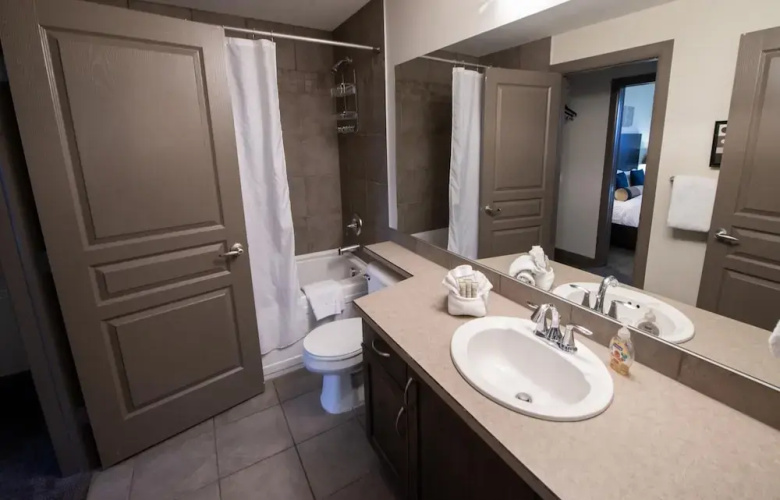 Bright Apartment Facing Pool Area #423
