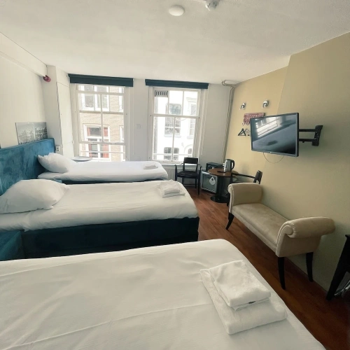 Standard Triple room
