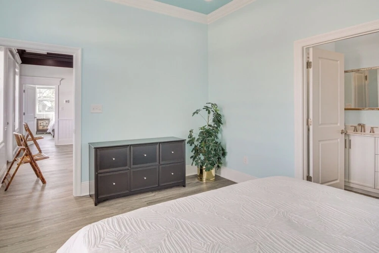 4 Bedrooms Cottage