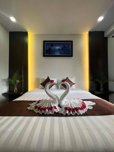 The moon kampot boutique
