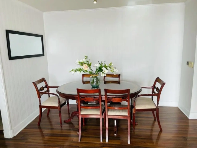 3 Bedrooms Apartment