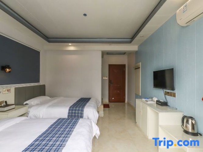 Standard Twin room with mountain view
