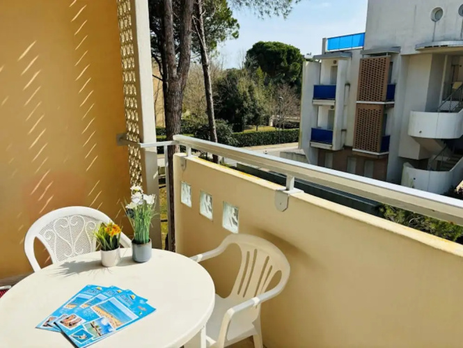 Flat in a Building Surrounded by a Garden