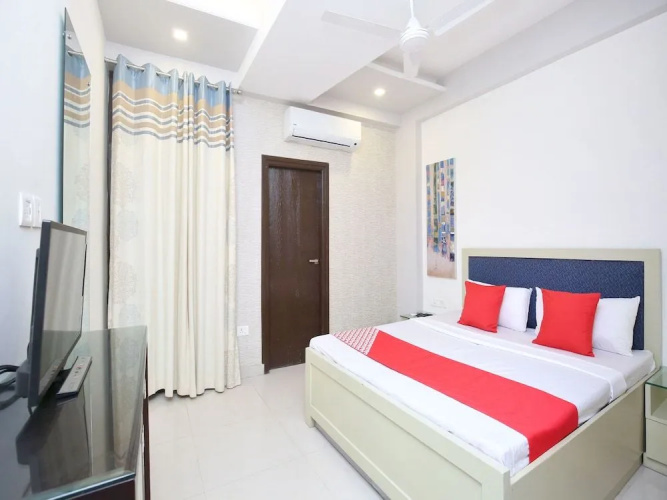 OYO 14186 Royal lake suites