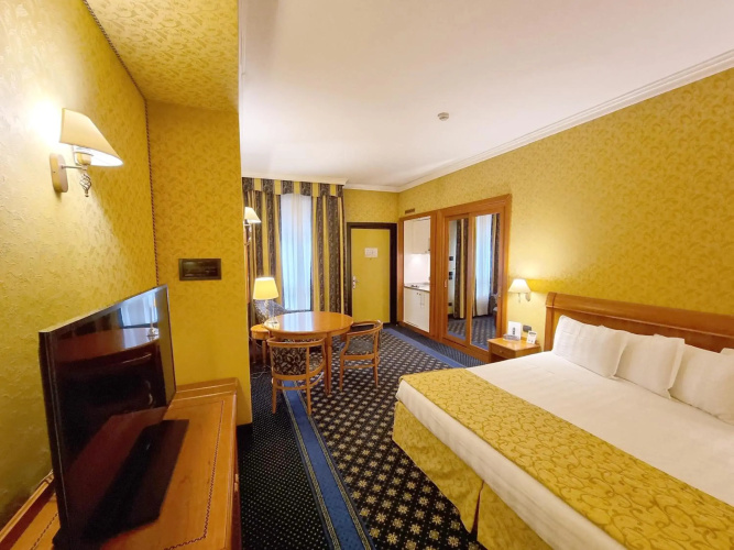 Hotel Ovest