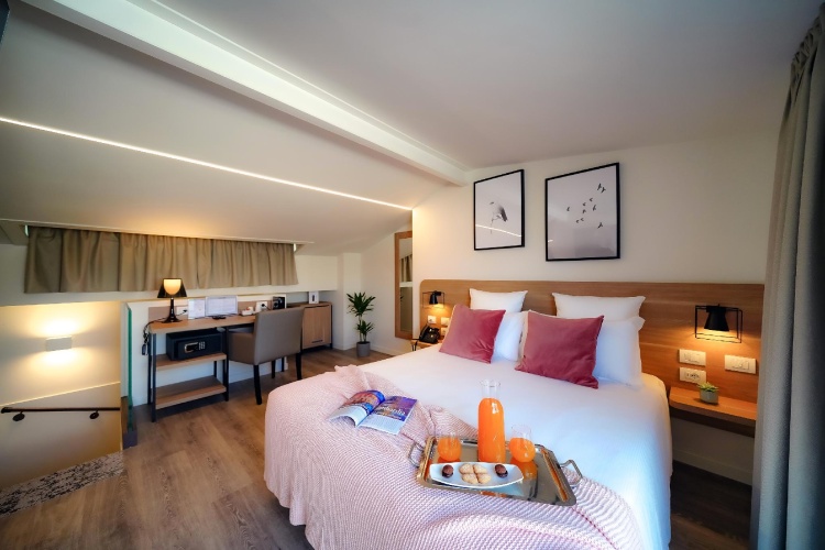 Deluxe room with city view