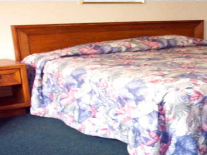 Plaza Motel