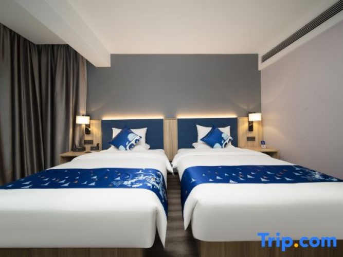 Standard Twin room with view