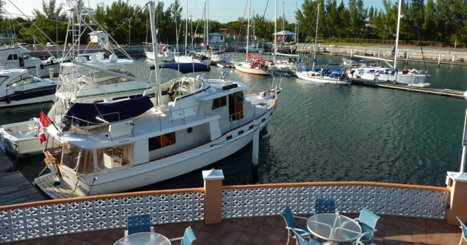 Running Mon Sunrise Resort & Marina