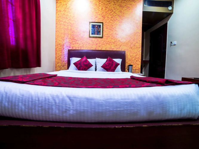 Shreenithi By Oyo Rooms