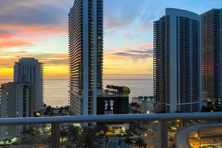 Upscale Condo w/ Pool Access in Hyde Beach House!
