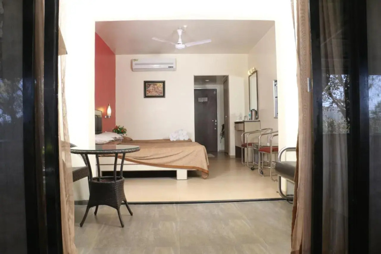 Hotel Anando Saputara