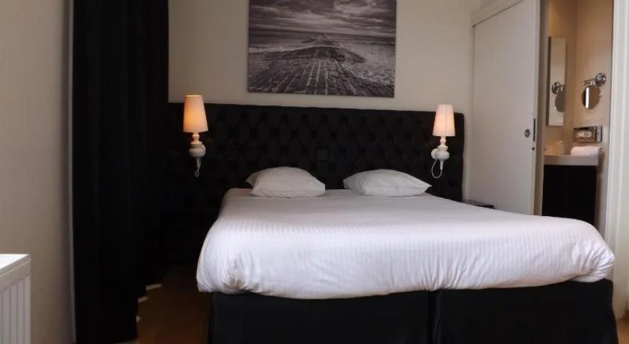 Le Parisien Hotel Bistro