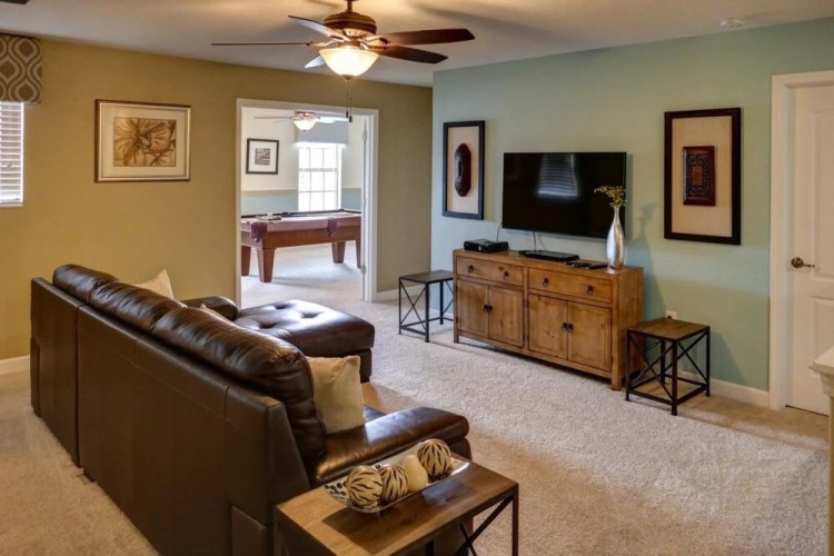 Amazing 8 bedroom home with game room