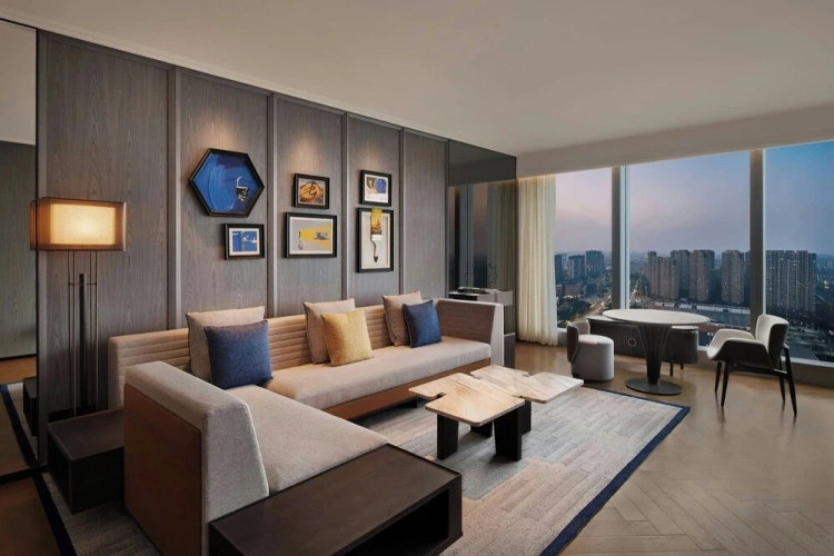 Deluxe Double Suite with canal view