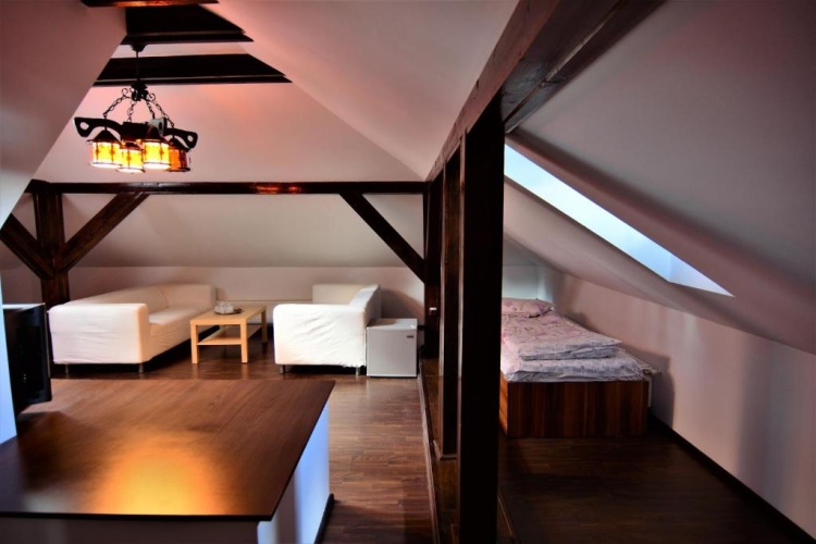1 Bedroom Attic Apartment
