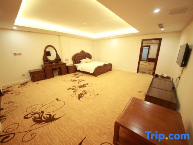 Deluxe Quadruple Suite