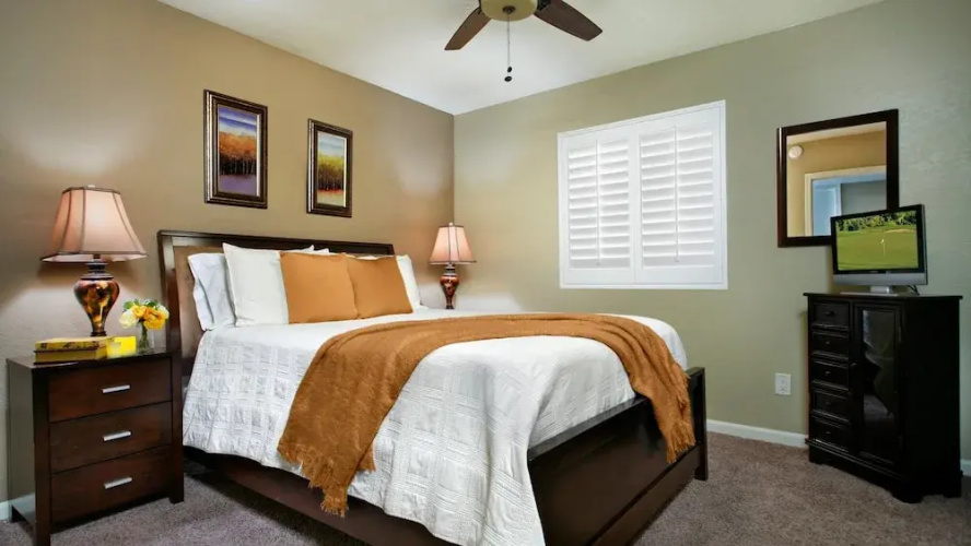 Mountain Views & Heated Pool/spa & Amenities Galore!
